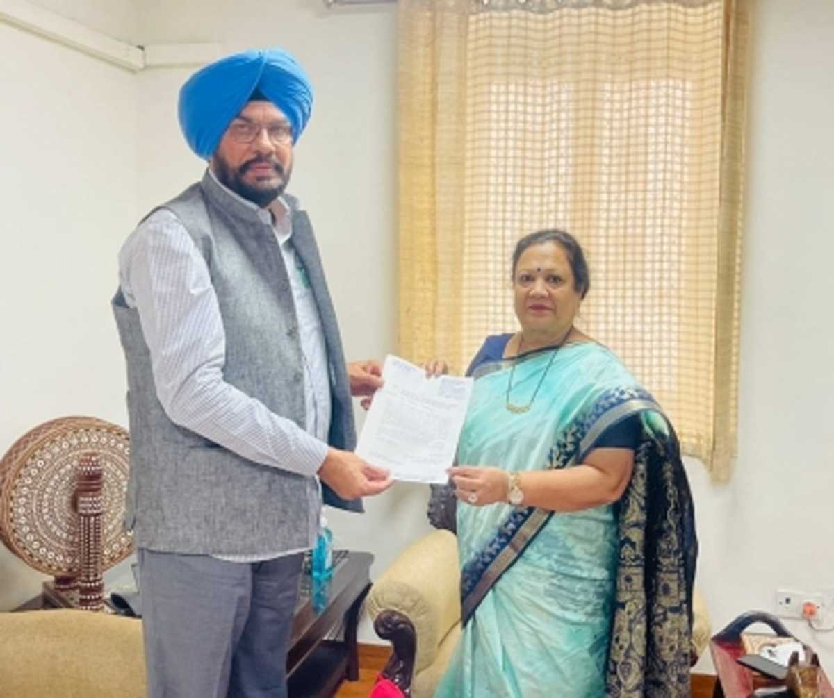 कैबिनेट मंत्री कुलदीप धालीवाल ने की केंद्रीय राज्य मंत्री दर्शना जरदोश से मुलाकात, रामदास रेलवे स्टेशन का नाम बाबा बुढ्ढा जी रखने की मांग